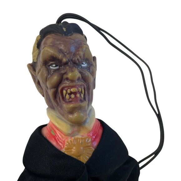 Paper Magic Group Vampire Head Halloween Prop 2002-2003 Black Cape - Picture 2 of 3